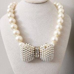 Pearl & Bow necklace